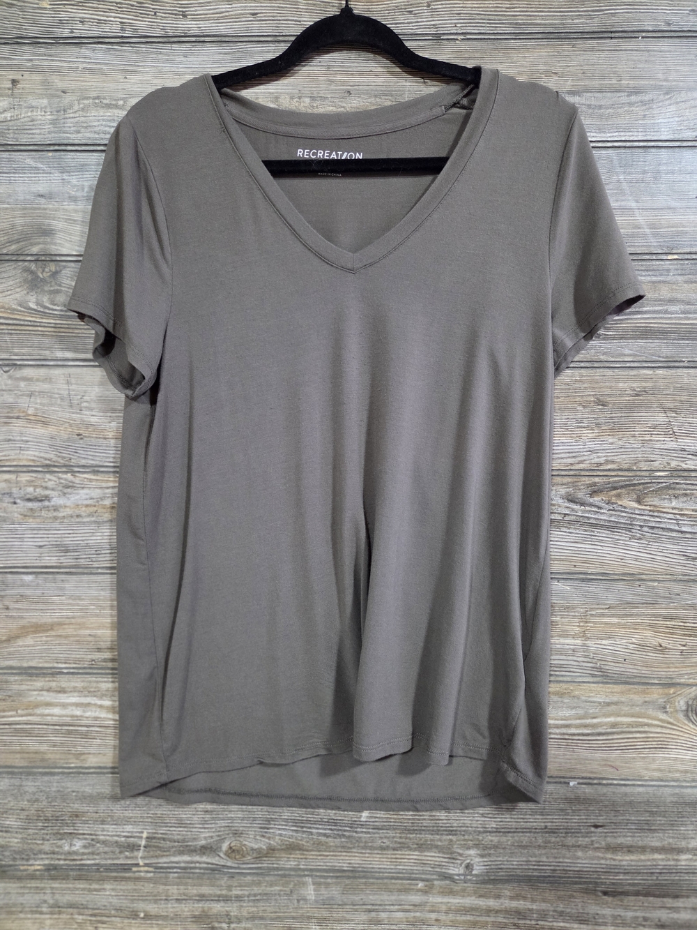 Thread & Supply Olive Green V- Neck Tee  Women's Medium Soft Everyday Basic Top - Picture 2 of 4